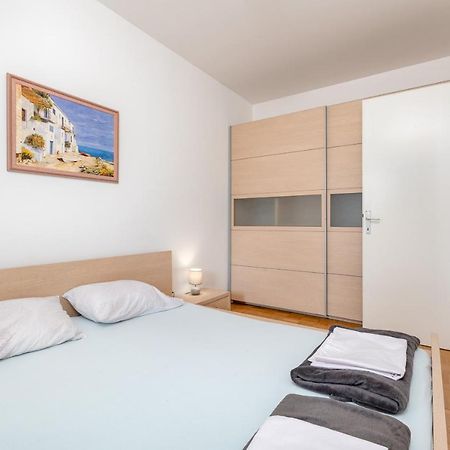 Apartament Apartman Leona Vrbnik Zewnętrze zdjęcie